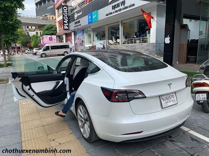 cho thuê xe tesla đà lạt