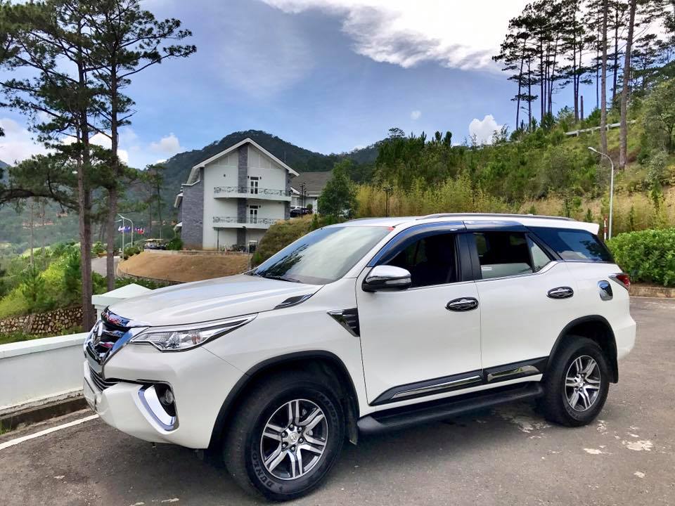 so sánh thuê xe tự lái và có lái hà nội