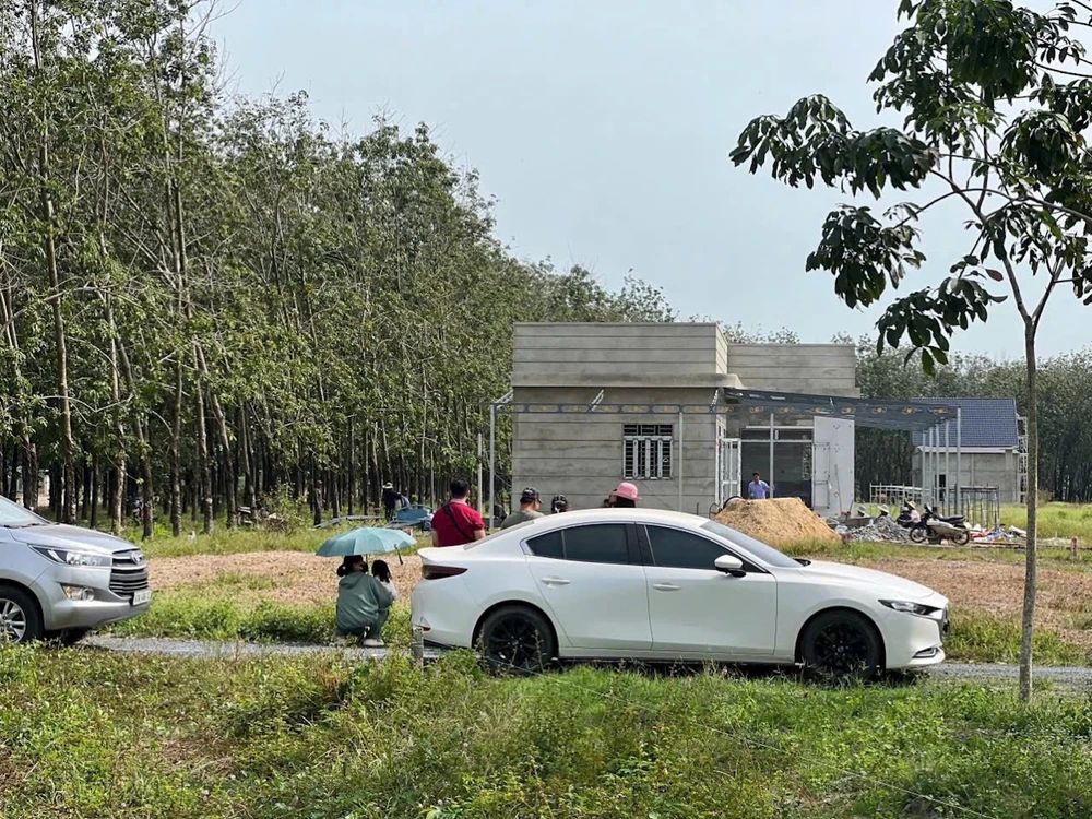 thuê xe ô tô đi khảo sát bất động sản