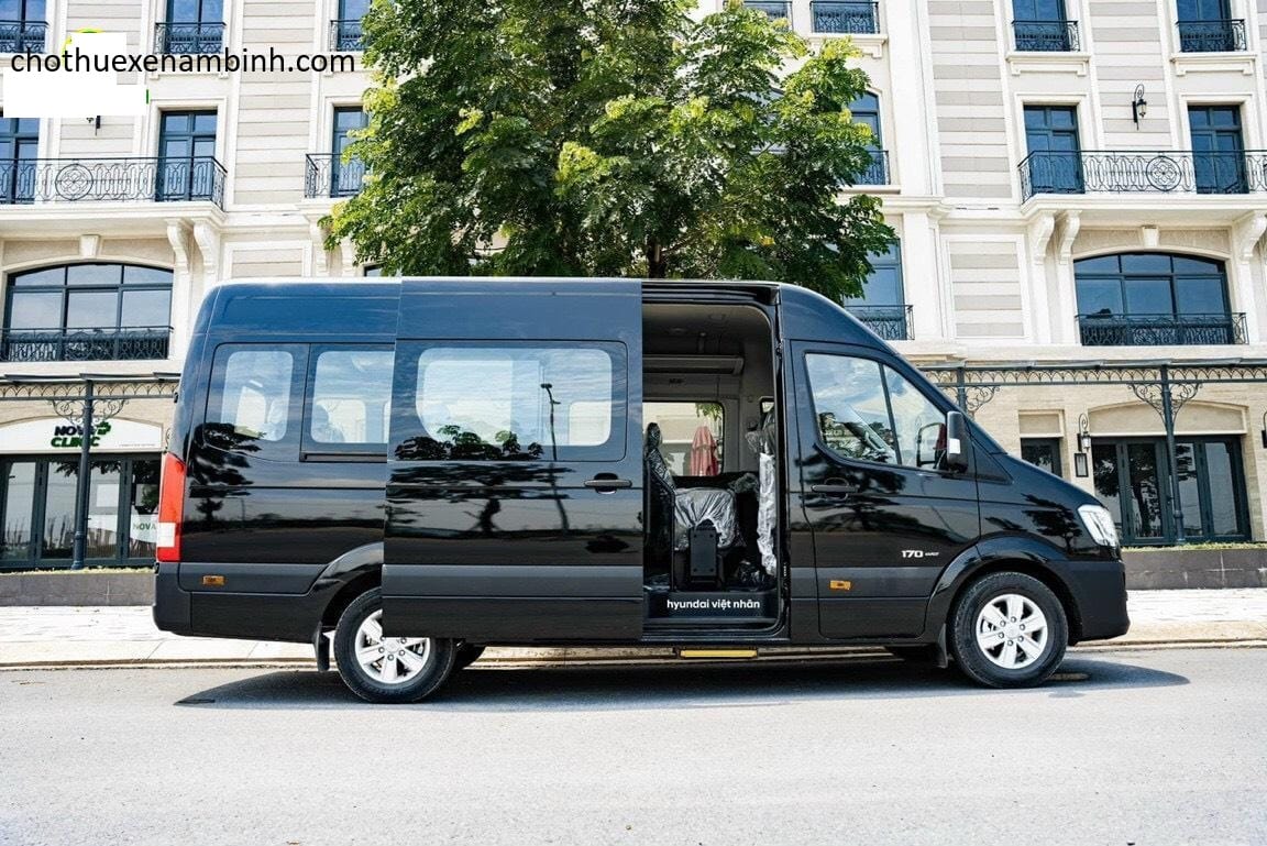 thuê xe ô tô phục vụ triển lãm