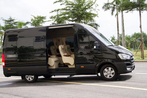 thuê xe ô tô đón đoàn famtrip