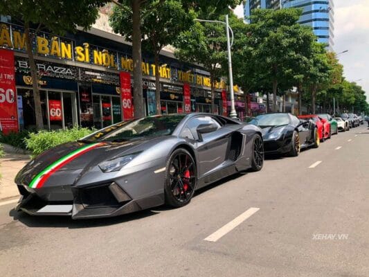 thuê xe ô tô đón nghệ sĩ sự kiện