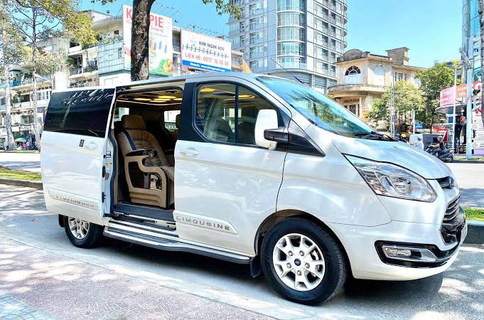 thuê xe ô tô cửa trượt tiện lợi